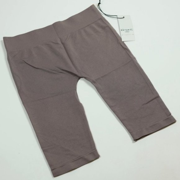 - 🆕 Naturyl Basic Biker Shorts Dusty Rose - Picture 4 of 4